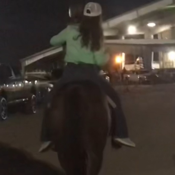 Meet your Posher, Sarah - Picture 1 of 1